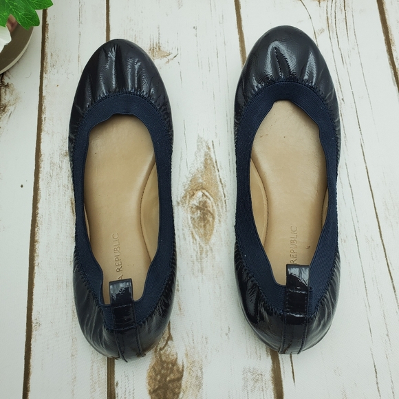 navy flat shoes size 5